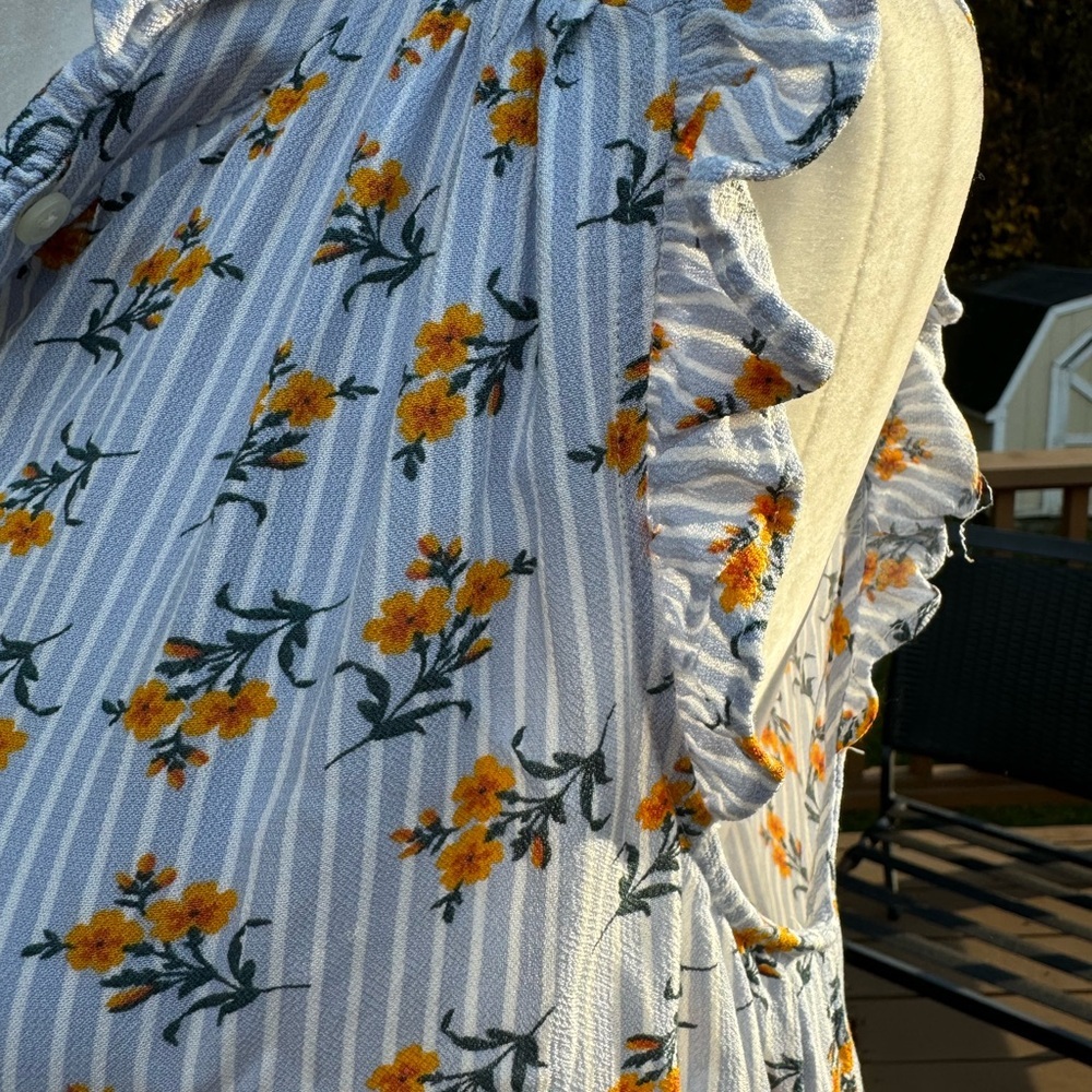 Loft Outlet Sleeveless Blouse Light blue White stripes gold flowers Size small - Picture 3 of 5